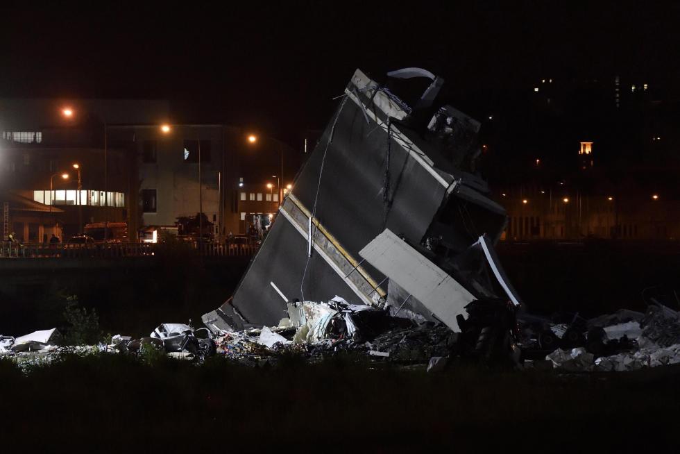 Decenas de muertos al desplomarse un viaducto en Génova