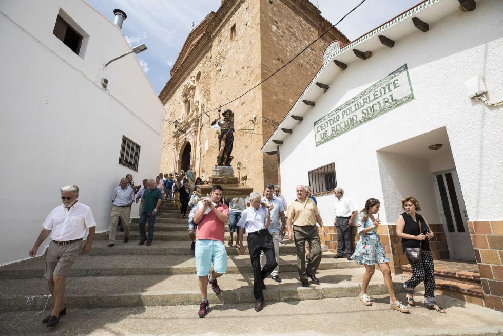 Procesión de San Roque y La Virgen, con el reparto del pan bendito