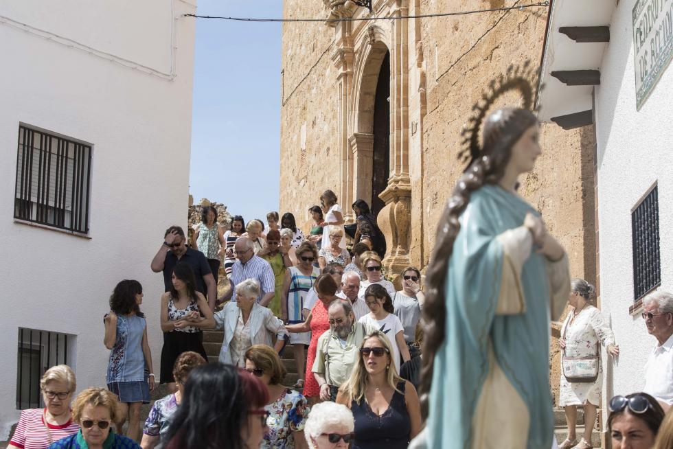 Procesión de San Roque y La Virgen, con el reparto del pan bendito