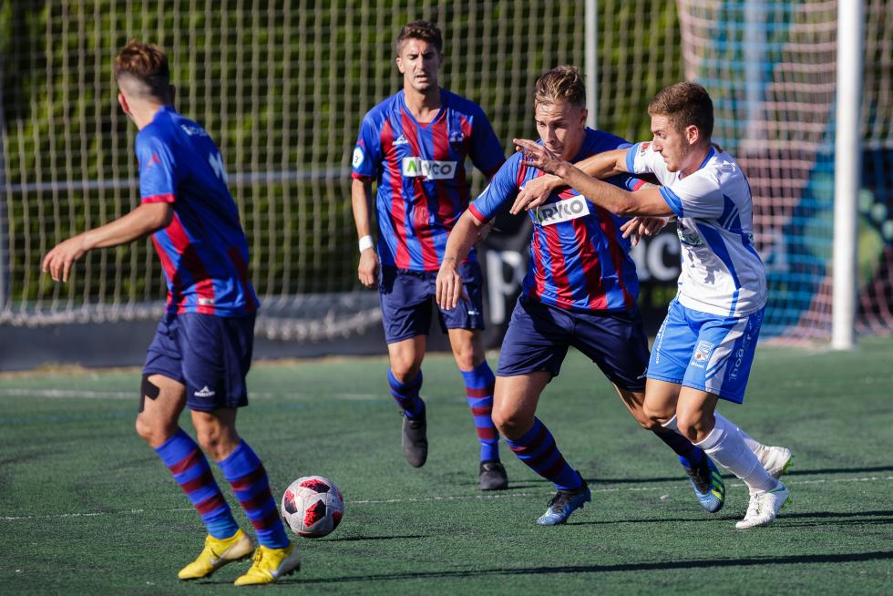 Fotogalería. Fútbol. Tercera División. Villanueva vs. Sariñena.