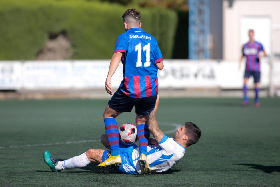 Fotogalería. Fútbol. Tercera División. Villanueva vs. Sariñena.