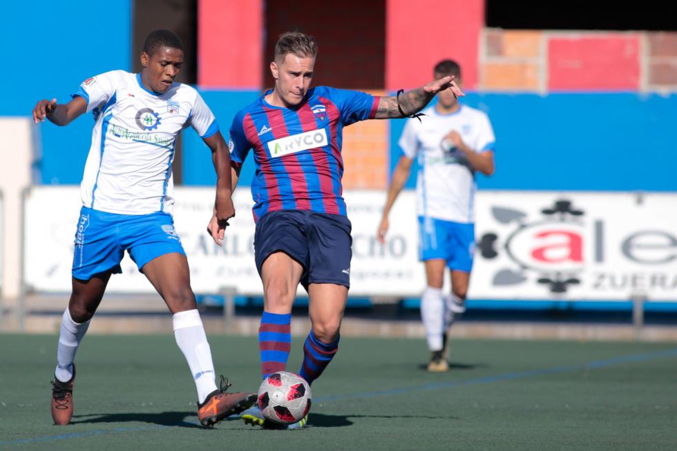 Fotogalería. Fútbol. Tercera División. Villanueva vs. Sariñena.