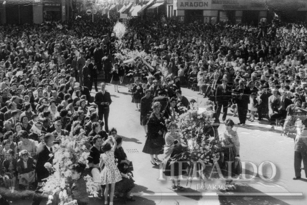 Ofrenda a la Virgen del Pilar en Zaragoza en 1959