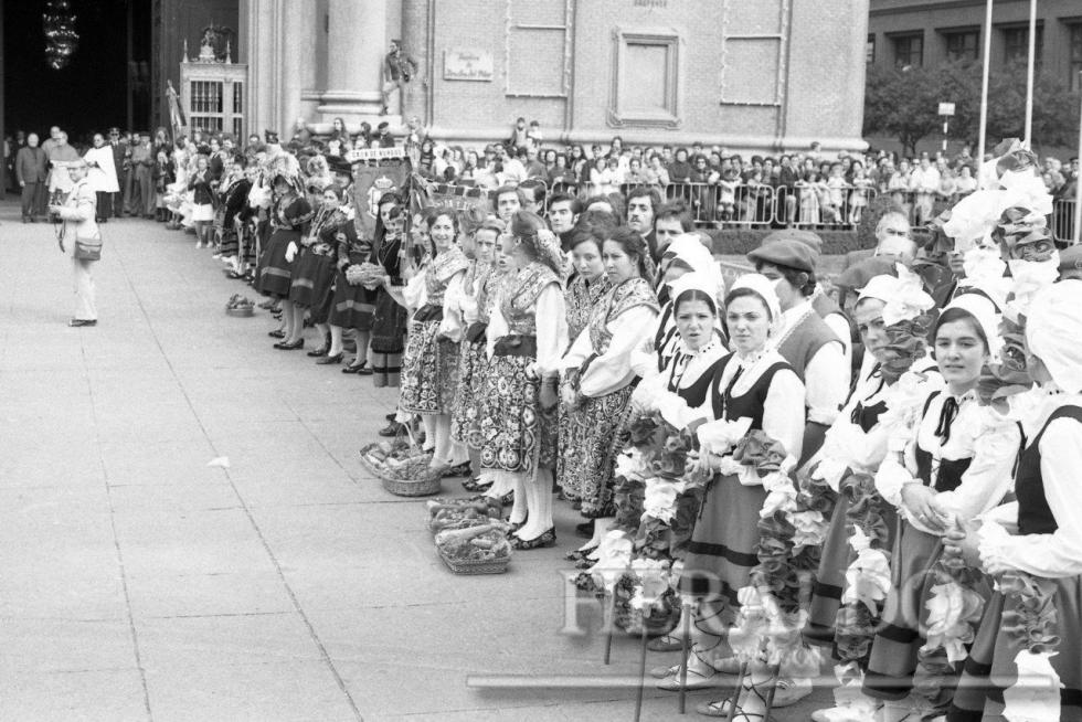 Ofrenda a la Virgen del Pilar en Zaragoza en 1974
