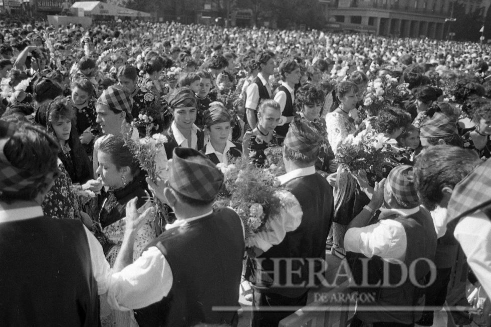 Ofrenda a la Virgen del Pilar en Zaragoza en 1984