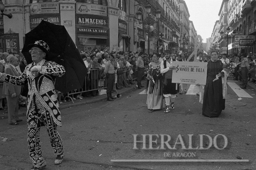 Ofrenda a la Virgen del Pilar en Zaragoza en 1984
