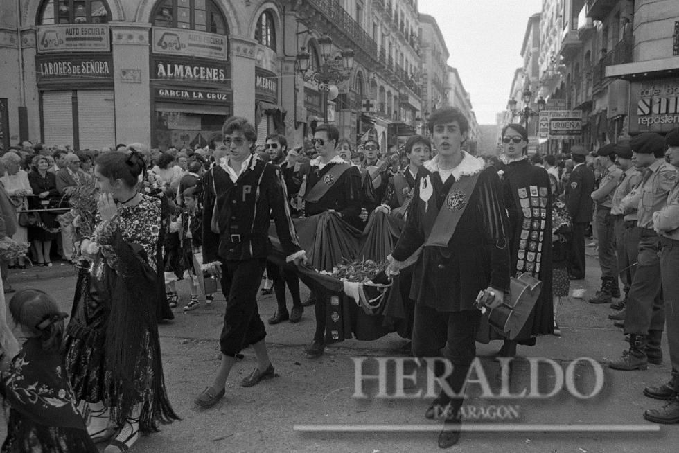 Ofrenda a la Virgen del Pilar en 1984
