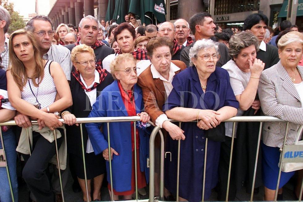 Ofrenda a la Virgen del Pilar en 2001