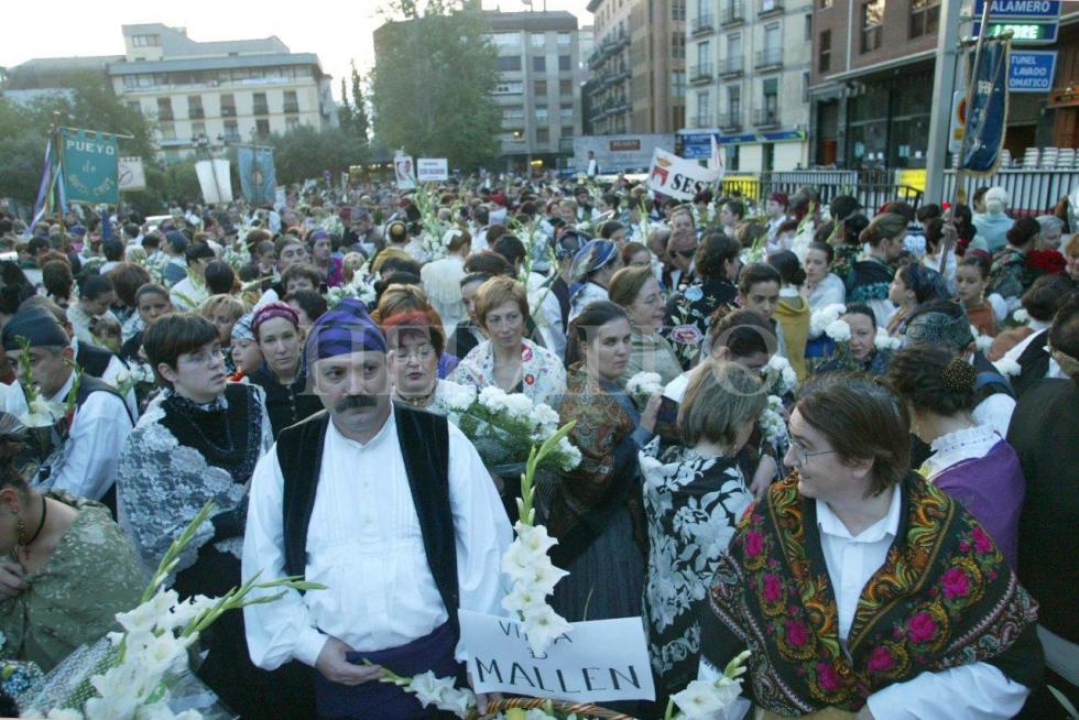 Ofrenda a la Virgen del Pilar en 2002