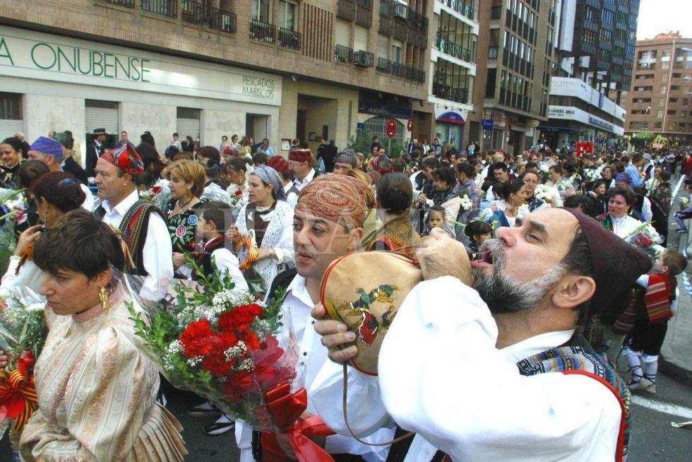 Ofrenda a la Virgen del Pilar en 2002