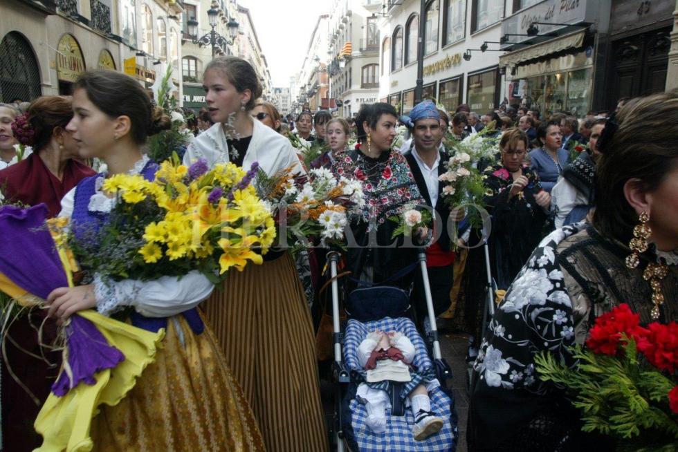 Ofrenda a la Virgen del Pilar en 2002