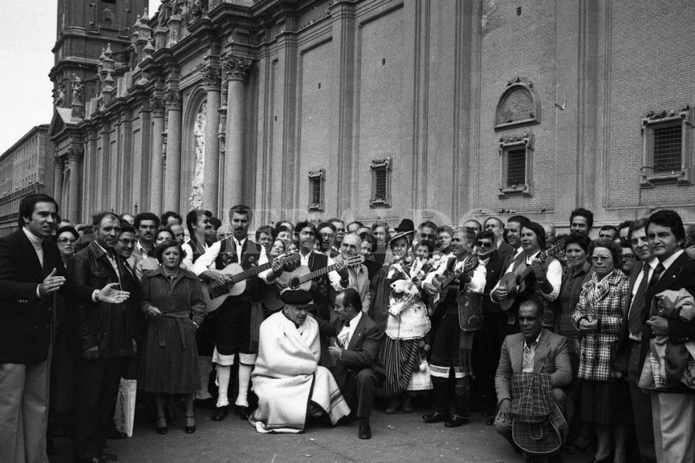 Ronda Jotera en la plaza del Pilar en 1978
