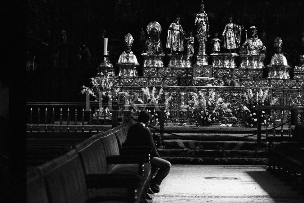Un orante en el interior de la Basílica en 1989