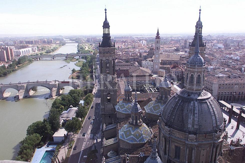 Las cúpulas de la Basílica del Pilar desde una de las torres, en el año 2000