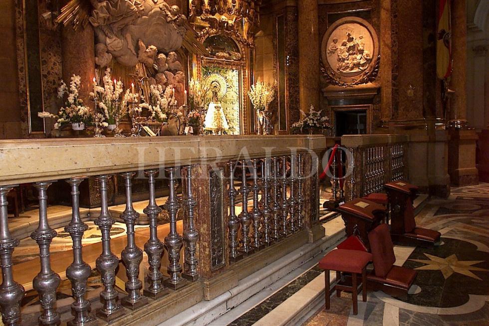 Detalles del interior de la Basílica del Pilar de Zaragoza al comienzo del milenio