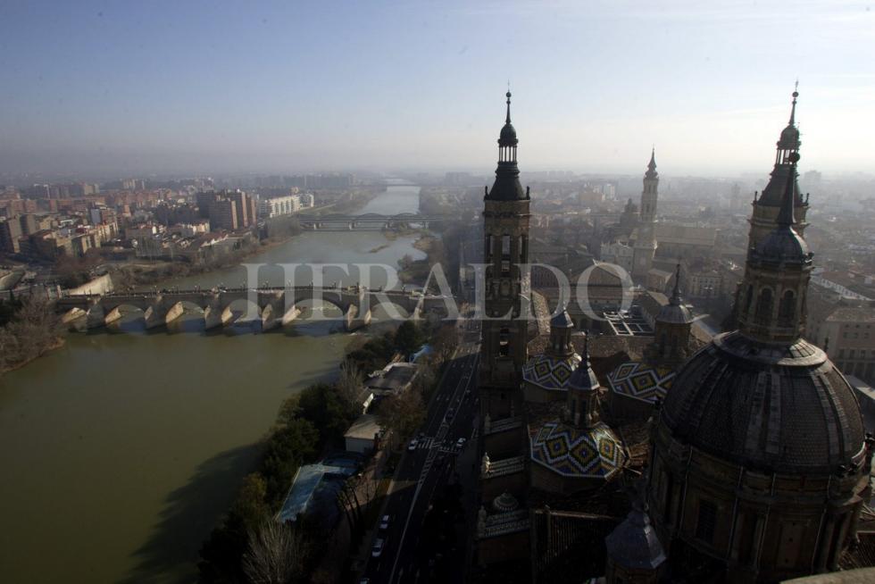 La Basílica del Pilar no escapa a la típica niebla zaragozana (2005)