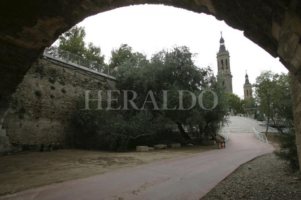 La renovación por la Expo no llegó solo a la Basílica, si no a su entorno. En la foto se puede apreciar la renovación de las riberas y el nuevo Club Náutico, con el Pilar al fondo