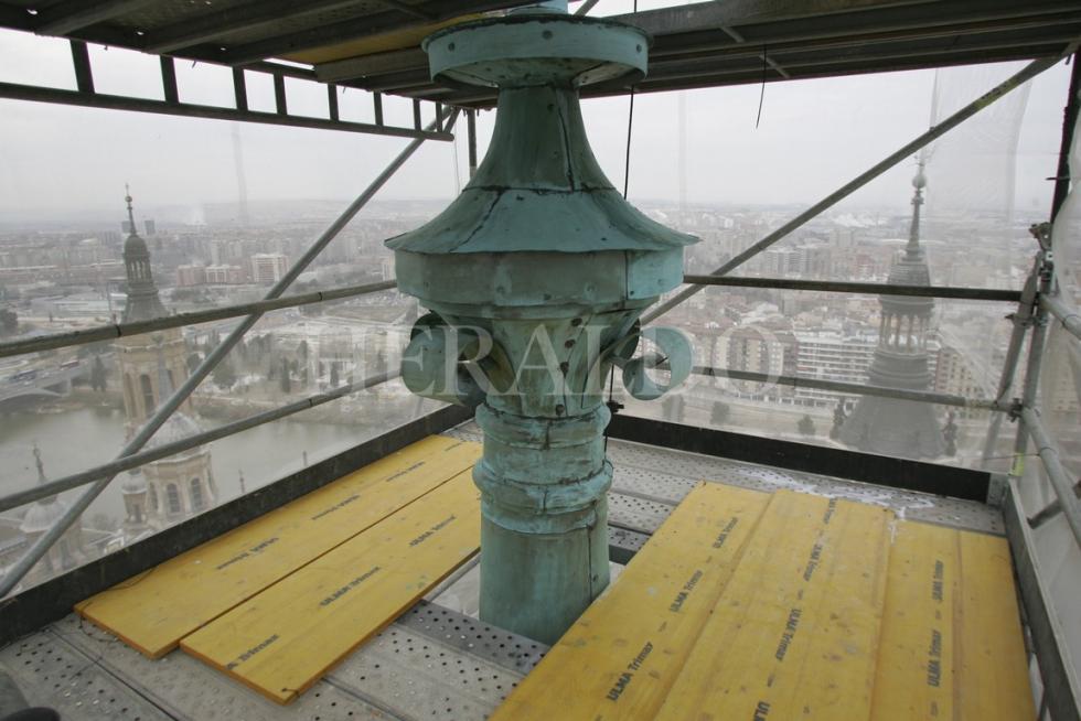 Detalle de los trabajos de restauración de las torres en febrero de 2008