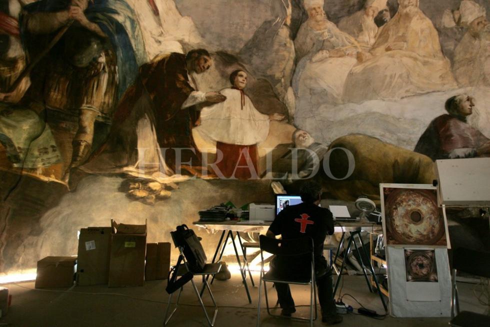 Momentos de la restauración de la cúpula entre marzo y septiembre de 2006