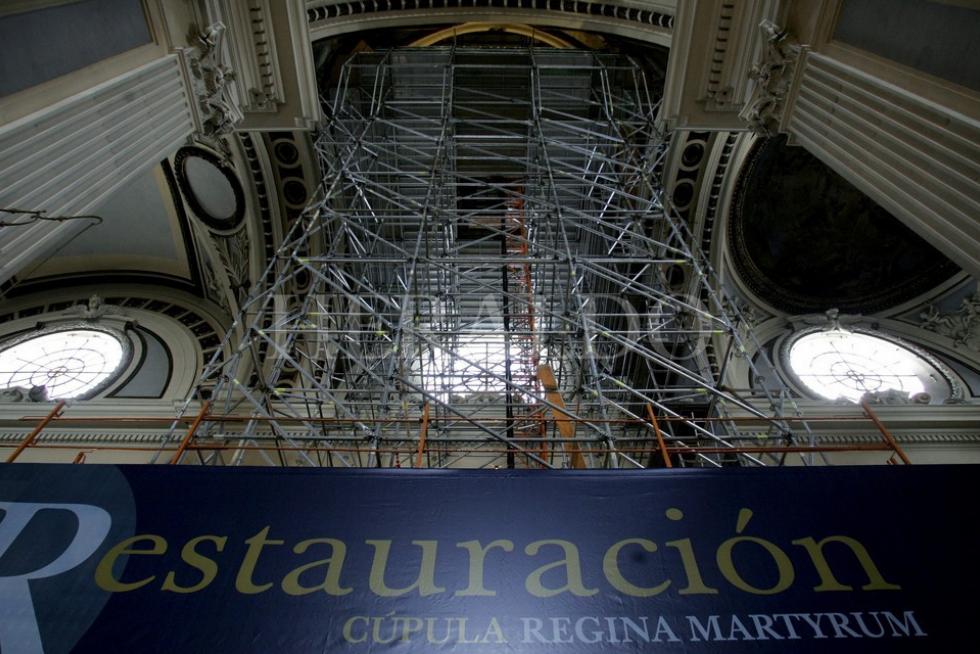 Momentos de la restauración de la cúpula entre marzo y septiembre de 2006