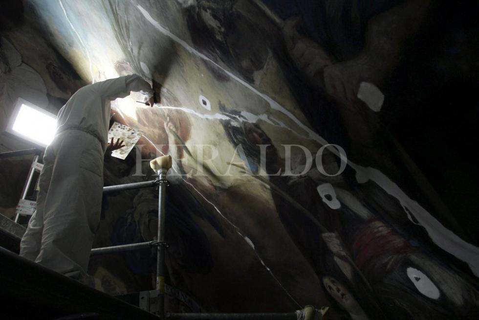 Momentos de la restauración de la cúpula entre marzo y septiembre de 2006