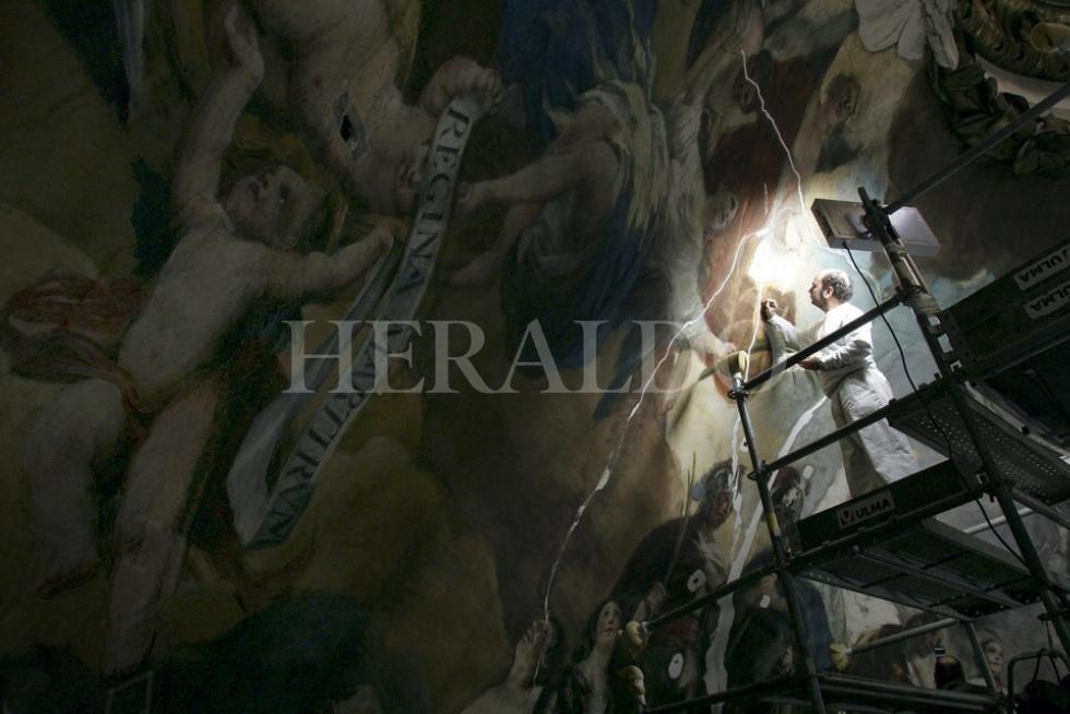 Momentos de la restauración de la cúpula entre marzo y septiembre de 2006