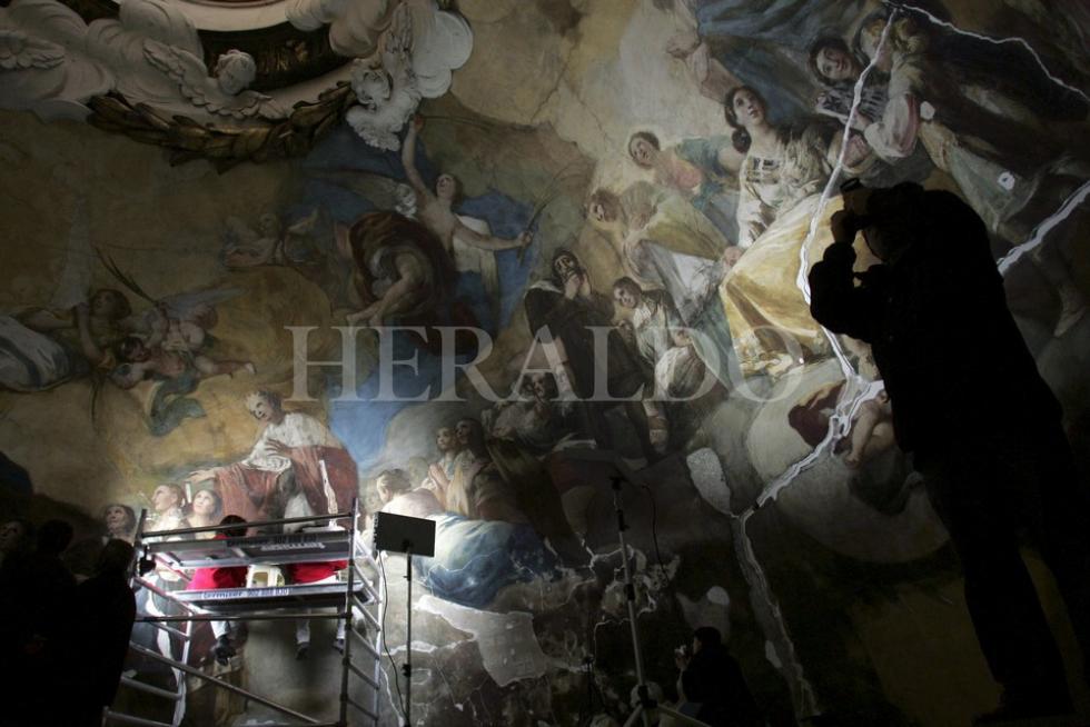 Momentos de la restauración de la cúpula entre marzo y septiembre de 2006