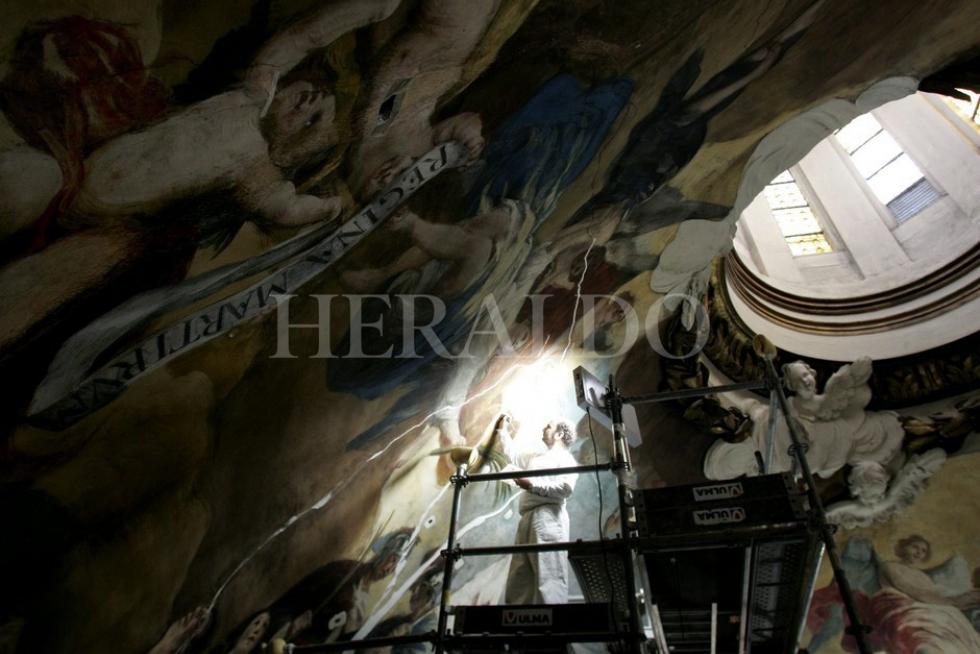 Momentos de la restauración de la cúpula entre marzo y septiembre de 2006