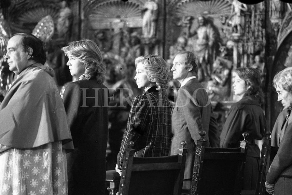 Visita del Papa Juan Pablo II a la Virgen en la basílica del Pilar el 10 de octubre 1984, donde se celebró una misa en su honor que contó con la presencia de casi toda la familia real