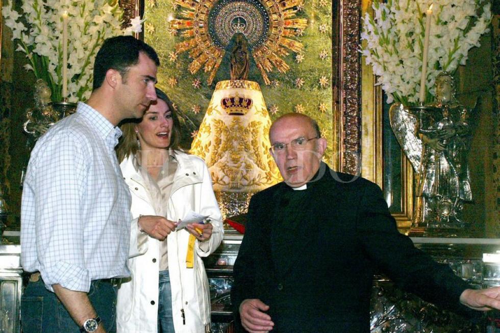 Don Felipe y Doña Letizia decidieron visitar varias localidades españolas después de su boda, el 22 de mayo de 2004. Entre ellas tres aragonesas: Alcañiz, Sos del Rey Católico y Zaragoza. A pesar del secreto con el que planearon el viaje, todos sus movimientos quedaron registrados por las cámaras. En la basílica del Pilar, no obstante, tuvieron unos momentos de tranquilidad para orar ante la Virgen