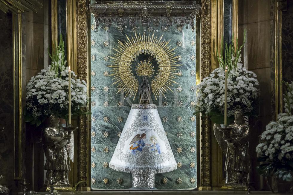 Los mantos de la Virgen del Pilar, en fotos. En la imagen, el manto ofrecido a la Virgen por HERALDO DE ARAGÓN con motivo de su 120 aniversario
