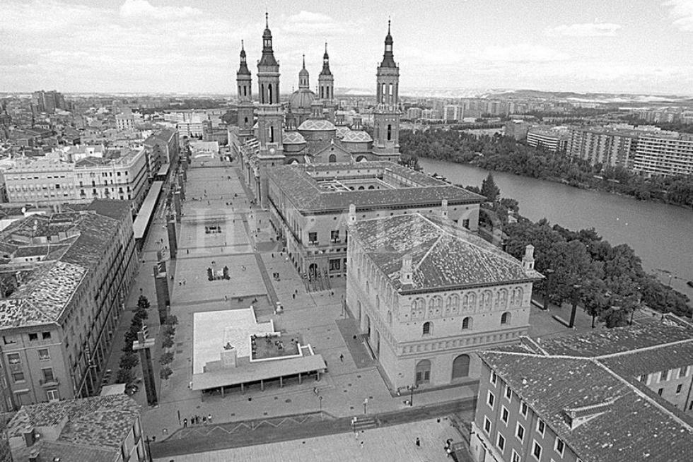 Vista aérea de la plaza del Pilar, en diciembre de 1997