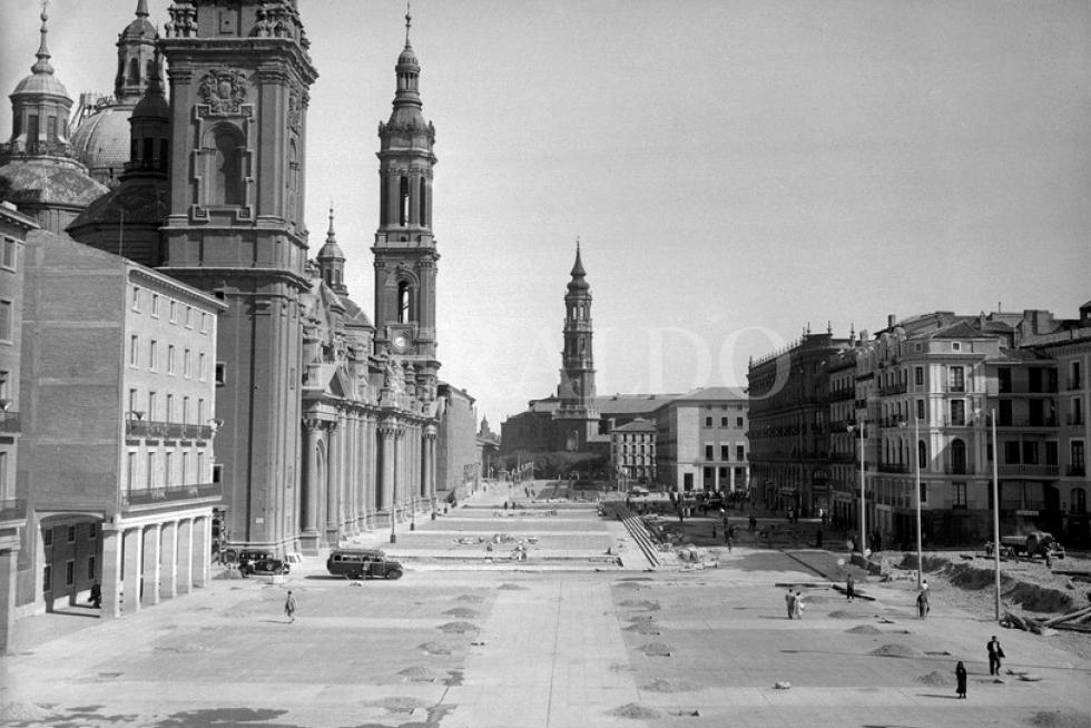 Obras de reforma de la plaza del Pilar en 1954