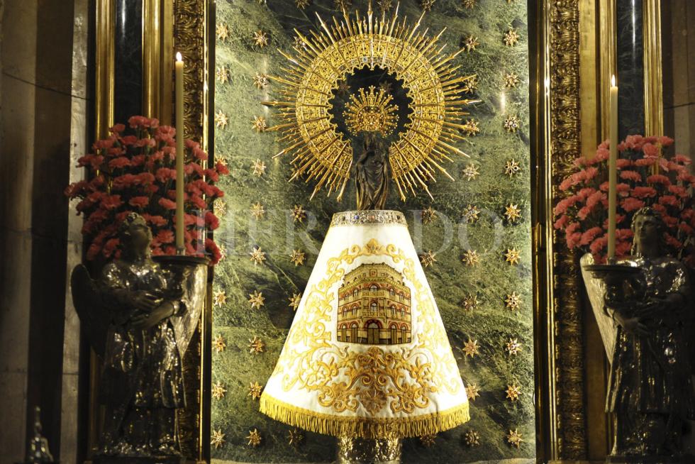 Los mantos de la Virgen del Pilar, en fotos