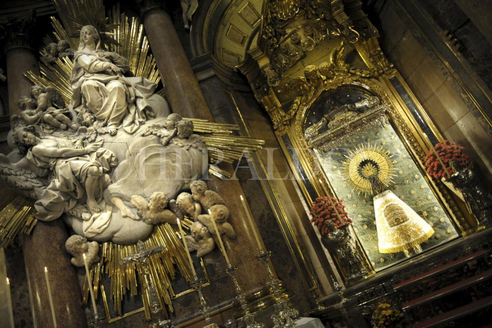 Los mantos de la Virgen del Pilar, en fotos