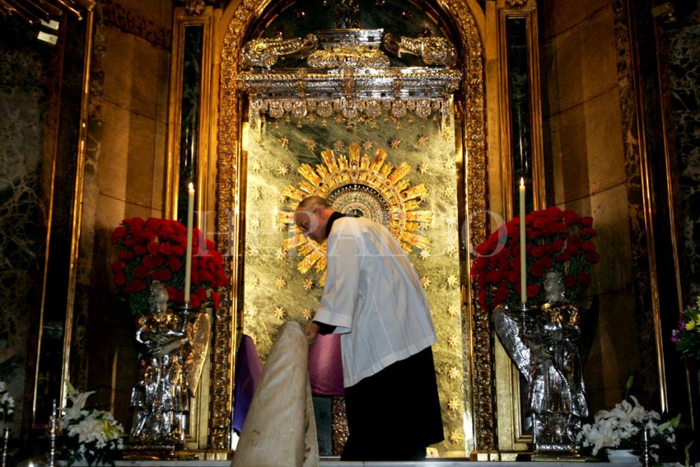 Los mantos de la Virgen del Pilar, en fotos