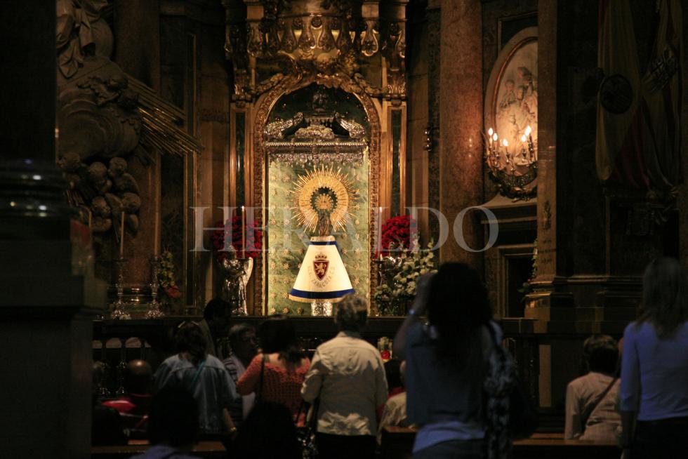 Los mantos de la Virgen del Pilar, en fotos