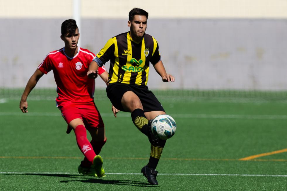 Un jugador del Balsas ante el San Gregorio.