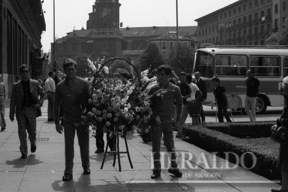 Ofrenda a la Virgen del Pilar en 1974