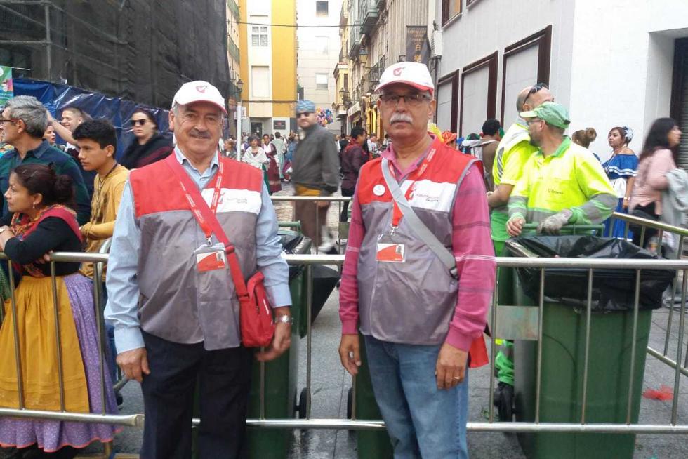 Los voluntarios, protagonistas indispensables de la Ofrenda.