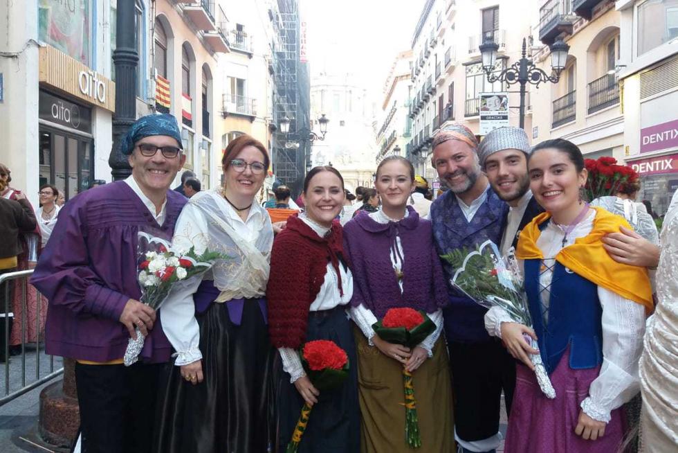 Llega el grupo de la Colonia Borjana, que ha salido de la calle Alvareda a las 8.43.