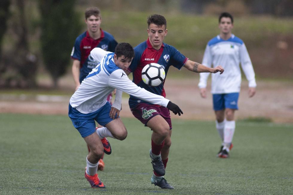 Fútbol. LN Juvenil- Marianistas vs. Huesca.