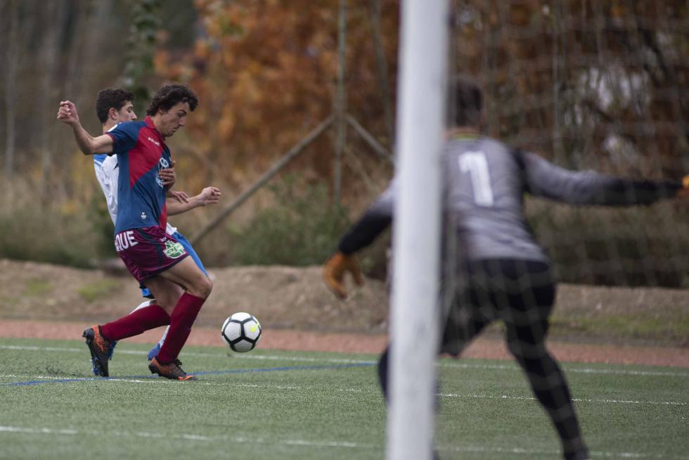 Fútbol. LN Juvenil- Marianistas vs. Huesca.