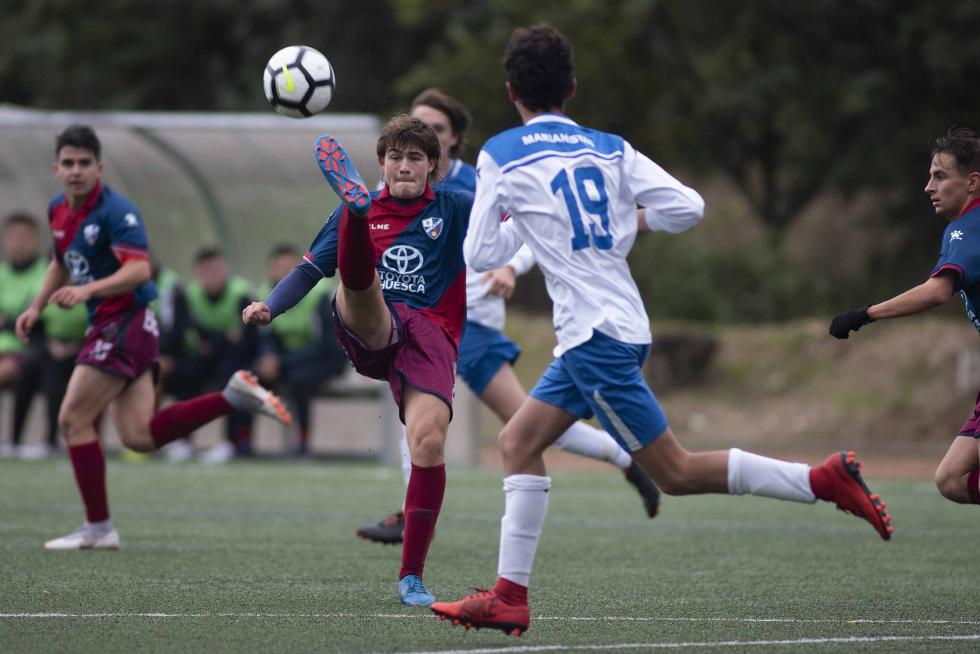 Fútbol. LN Juvenil- Marianistas vs. Huesca.