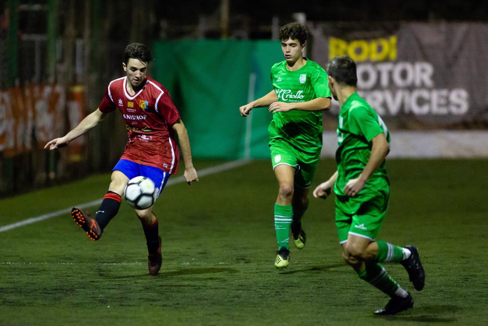 Partido de fútbol. LN Juvenil- Stadium vs. Montecarlo.