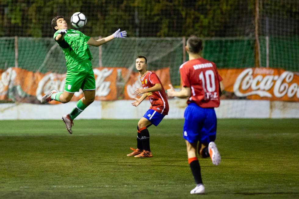 Partido de fútbol. LN Juvenil- Stadium vs. Montecarlo.