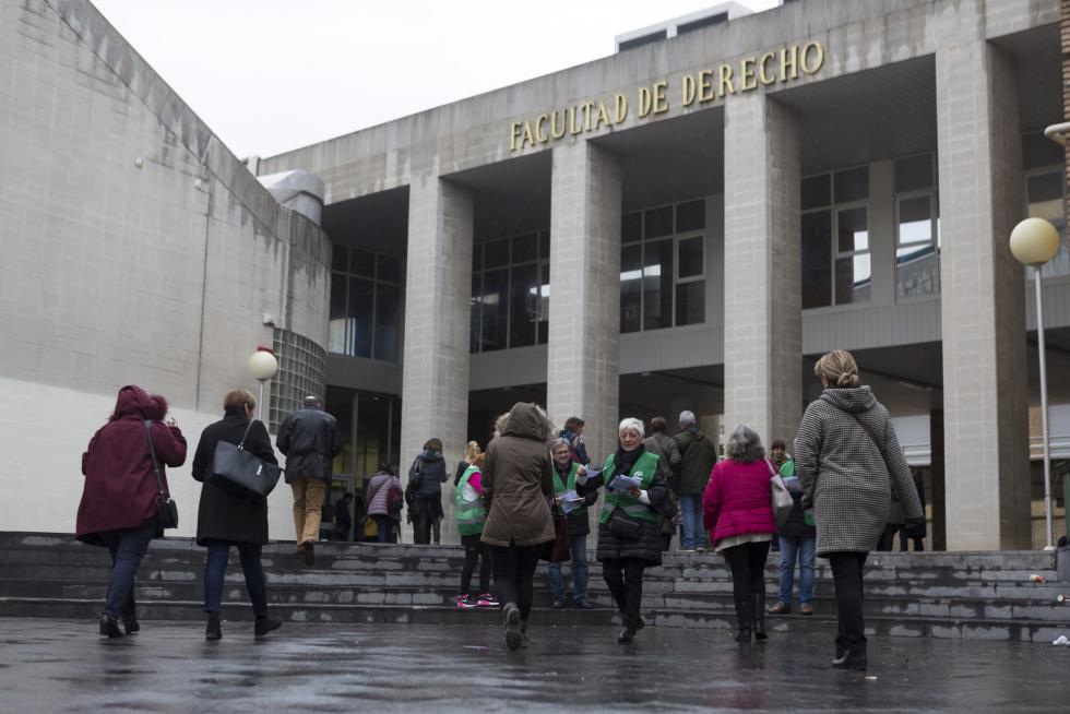 Cerca de 800 opositores optan a las 317 plazas de médico de familia