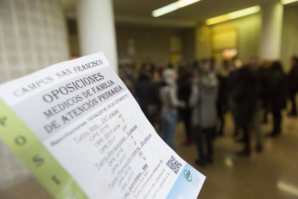 Cerca de 800 opositores optan a las 317 plazas de médico de familia