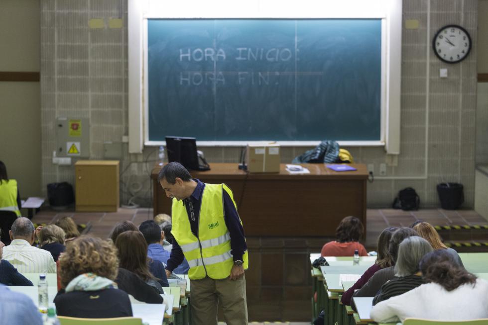 Cerca de 800 opositores optan a las 317 plazas de médico de familia