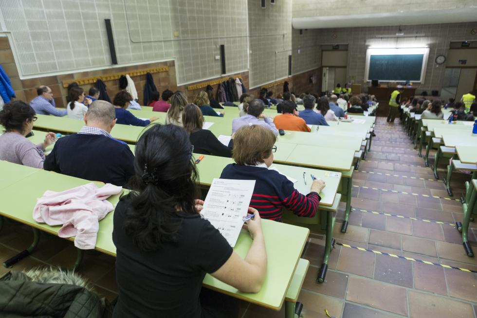 Cerca de 800 opositores optan a las 317 plazas de médico de familia